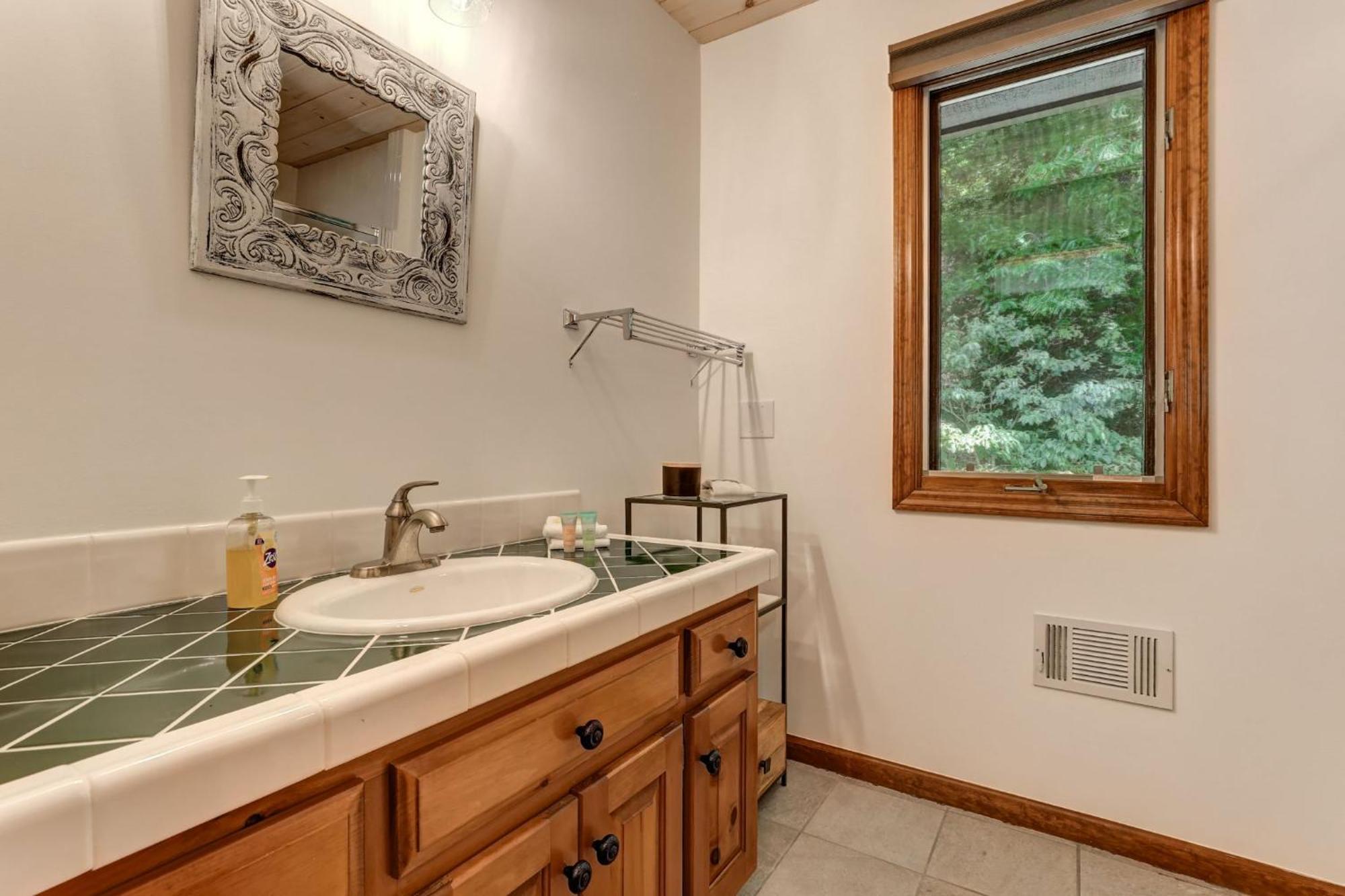 Falken Haus - Relax In Seclusion With Panoramic Lake Views Jasper Exterior foto