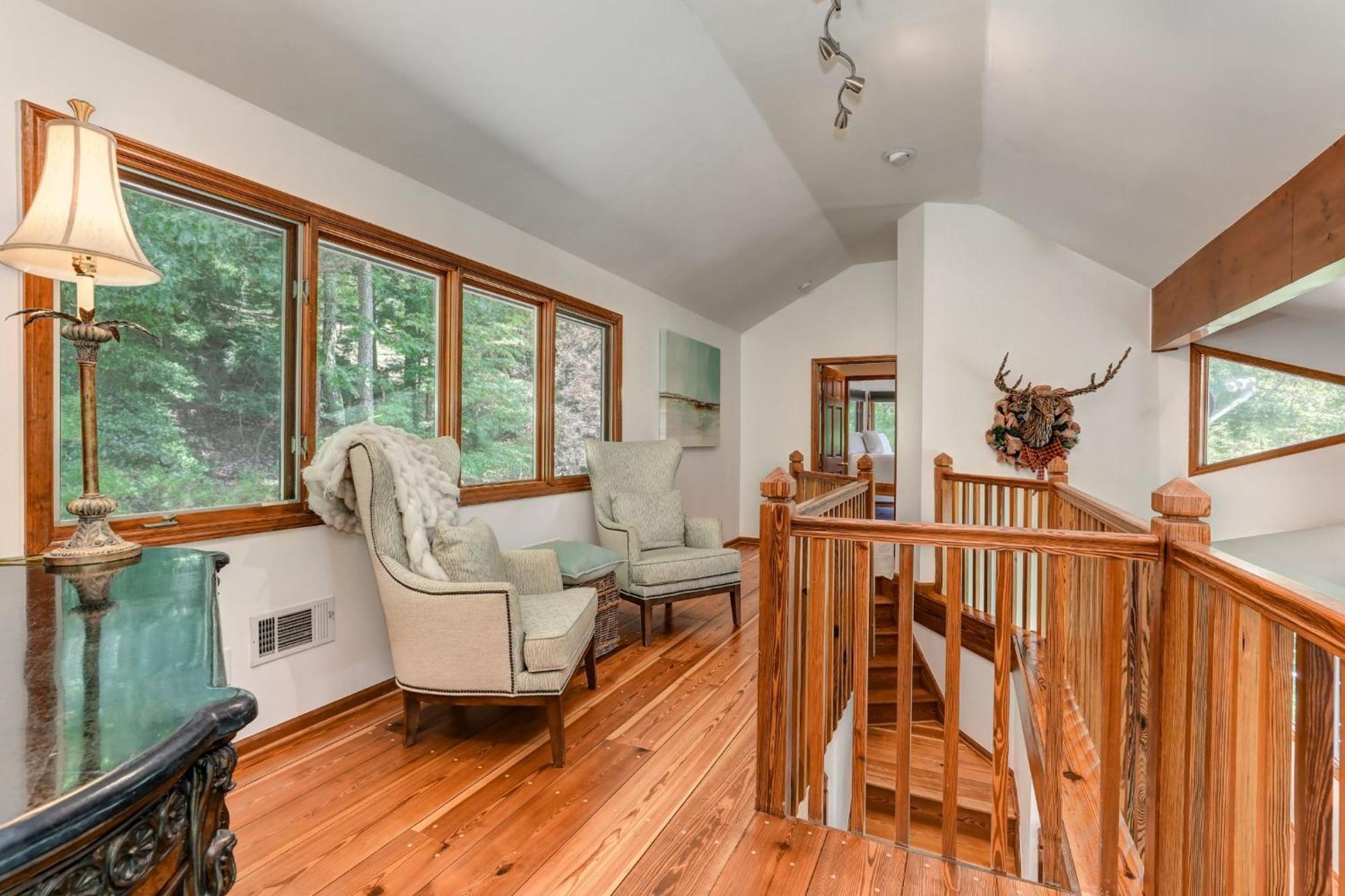 Falken Haus - Relax In Seclusion With Panoramic Lake Views Jasper Exterior foto