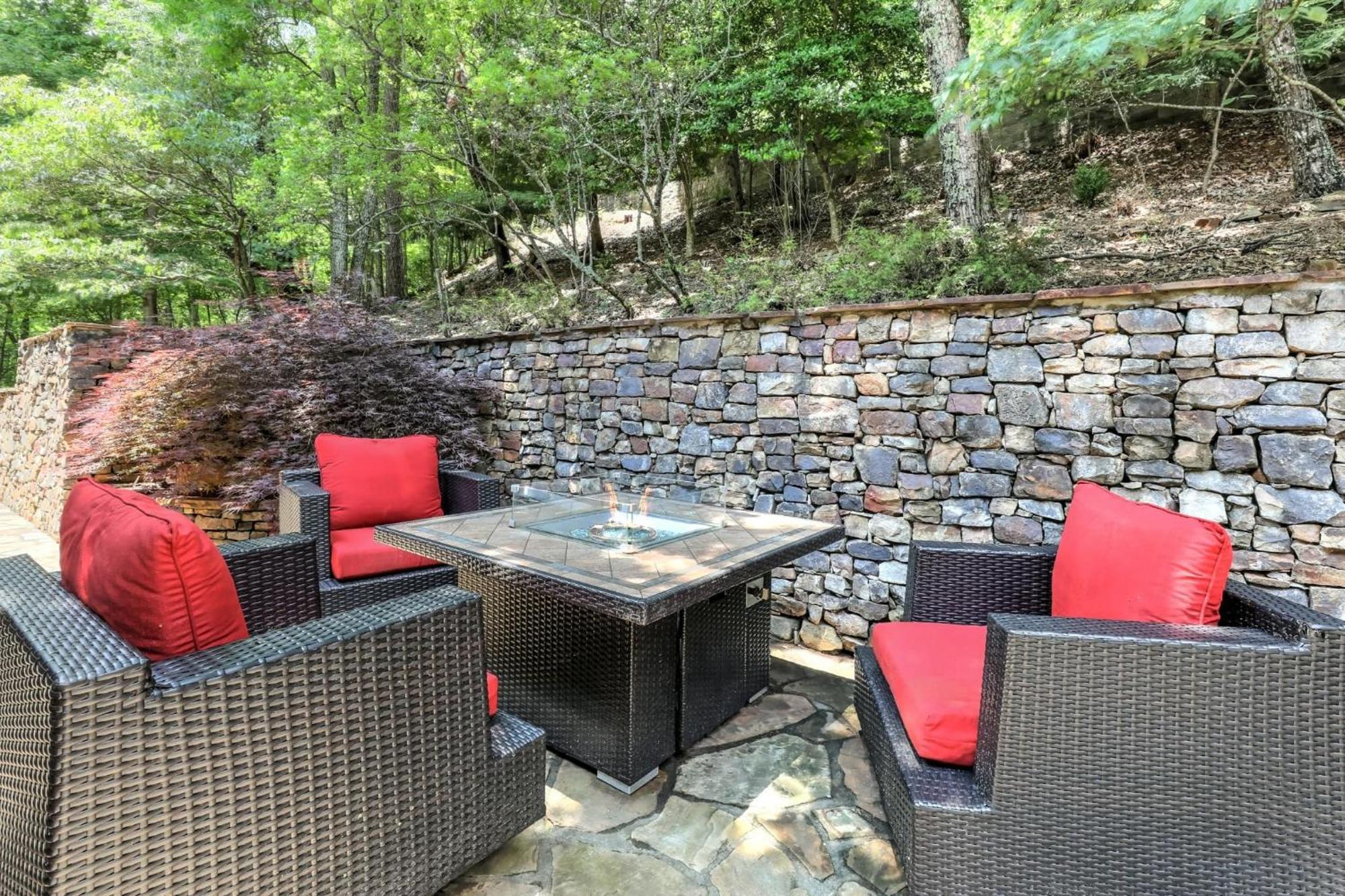 Falken Haus - Relax In Seclusion With Panoramic Lake Views Jasper Exterior foto
