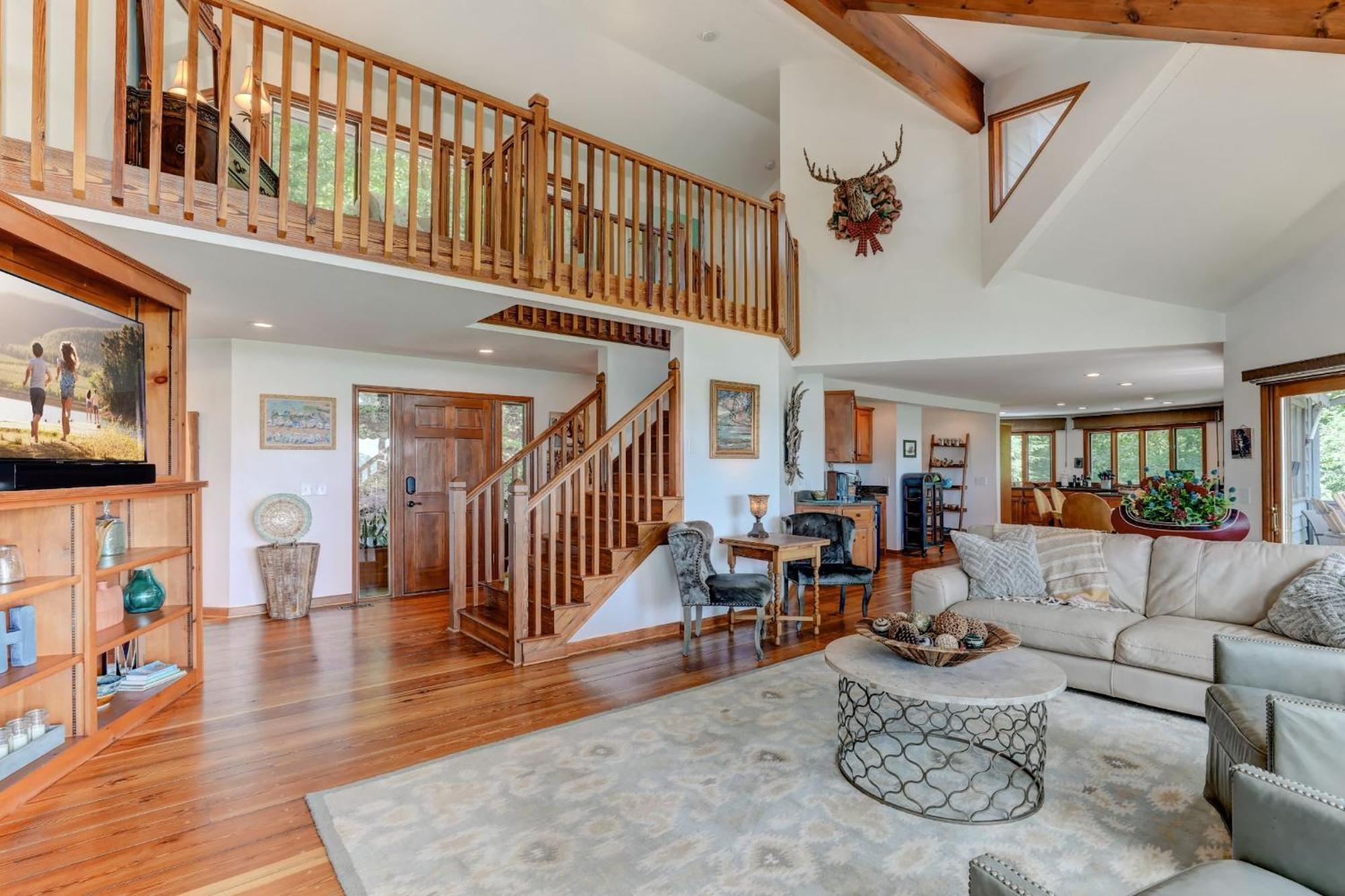Falken Haus - Relax In Seclusion With Panoramic Lake Views Jasper Exterior foto